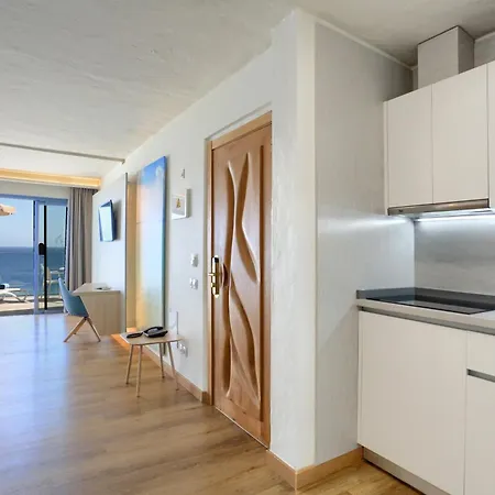 Garden & Sea Boutique By Livvo Apartment