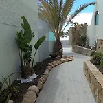 Garden & Sea Boutique By Livvo *
